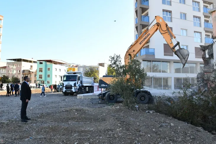 İzmir Çiğli’de  Balatçık’a yeni yol… Trafiği rahatlatacak yıkımlar başladı