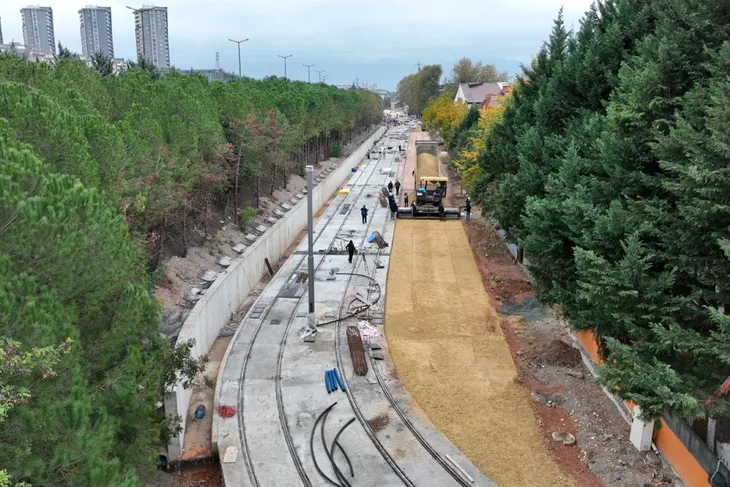 Kocaeli ‘de Alikahya tramvayı stada doğru ilerliyor